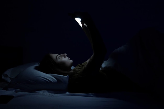 freepicdownloader.com beautiful young girl bed with white bed phone normal
